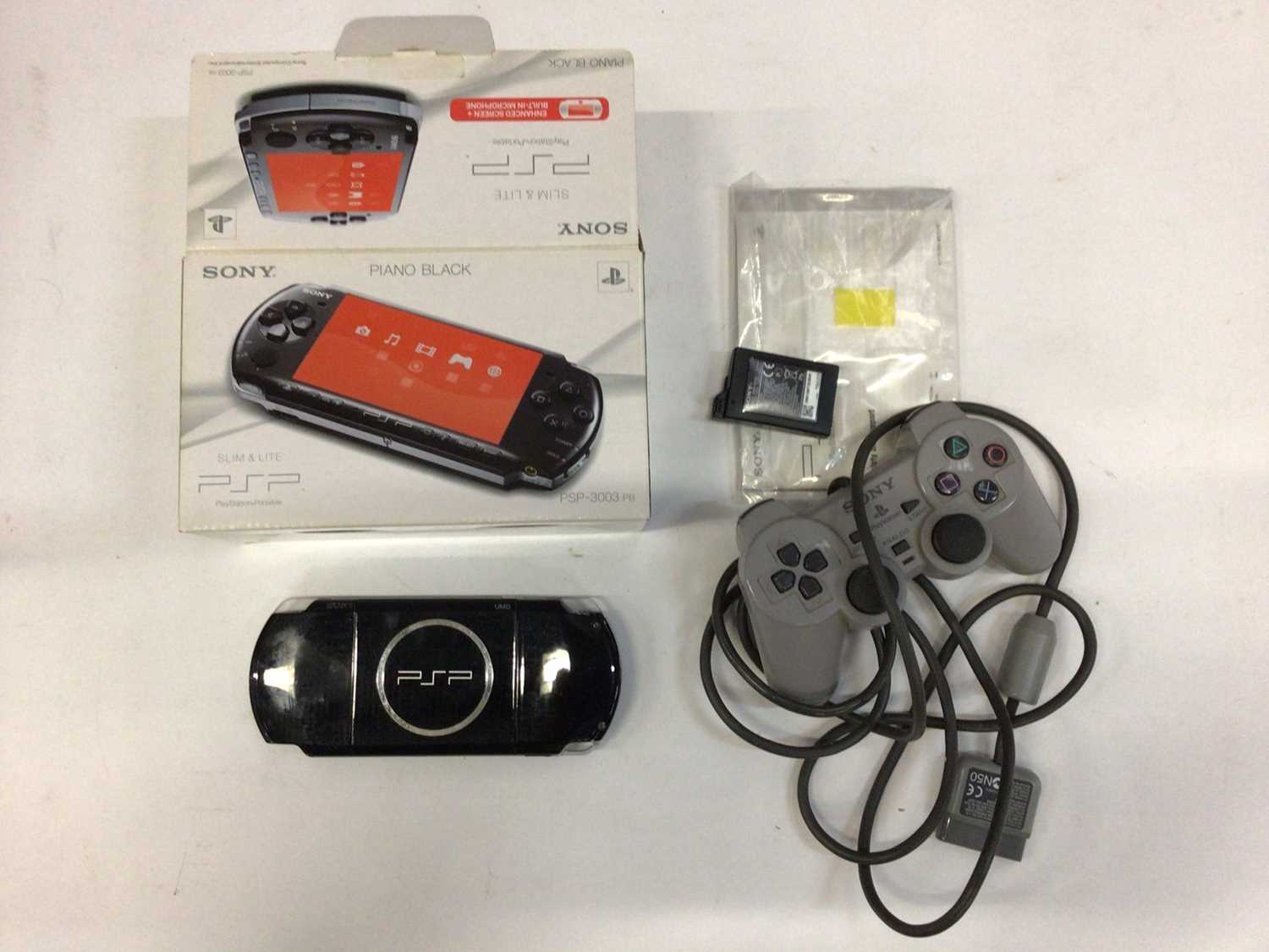 Computer Psp Lot 1825 - Selection of computer games including Play