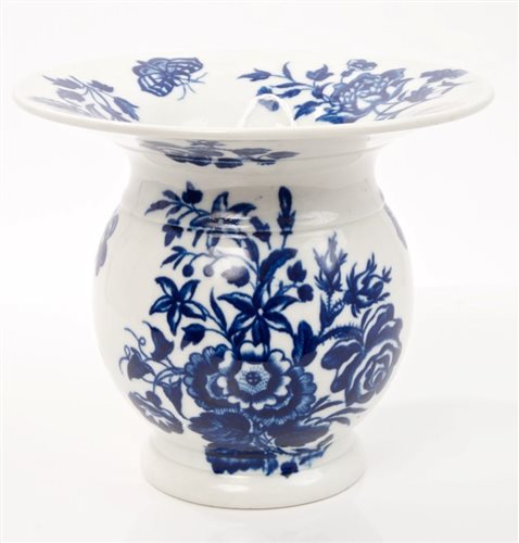 Lot 19 - SCarsce 18th century Worcester blue and white...