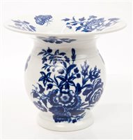 Lot 19 - SCarsce 18th century Worcester blue and white...