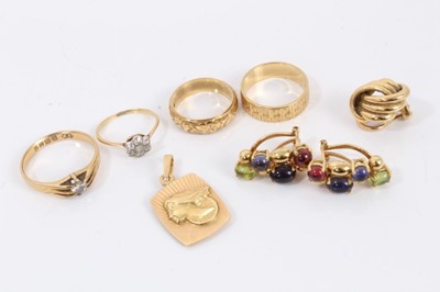 Lot 750 - Group of 18ct gold jewellery