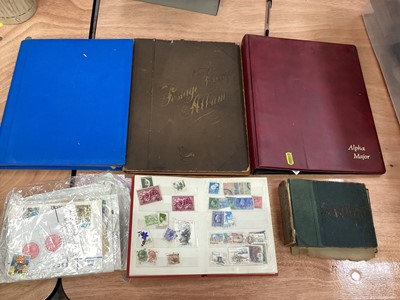 Lot 916 - One bag of stamps album’s