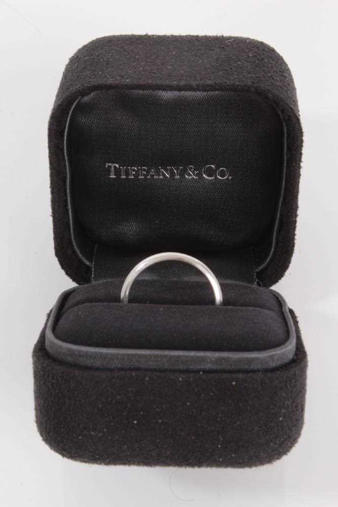 Lot 642 - Tiffany & Co. platinum wedding ring, boxed.