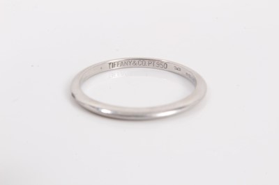 Lot 642 - Tiffany & Co. platinum wedding ring, boxed.