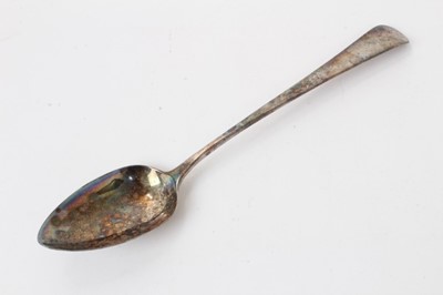 Lot 432 - George III silver Old English pattern serving spoon (London 1810) Duncan Urquhart & Naphtali Hart. All at approximately 3ozs. 30.5cm overall length.