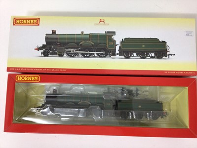 Lot 32 - Hornby OO gauge locomotives SR S15 Class locomotives '827' R3411, SR 4-6-0 Class N15 '736 Excalibur' R2580, GWR 4-6-0 Star Class 'Knight of the Grand Cross' R3166 all boxed (3)