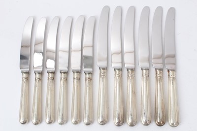 Lot 435 - Set of six contemporary dinner knives, with silver double threaded taper handles and stainless steel blades, together with six matching dessert knives (Sheffield 1978) William Yates. (12)