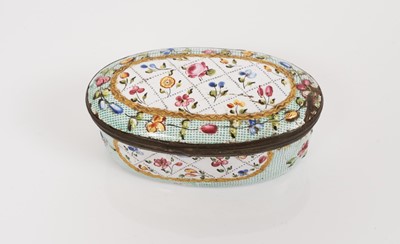 Lot 146 - South Staffordshire ‘green chintz’ ground oval snuff box and cover, circa 1760