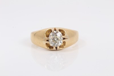 Lot 799 - Old cut diamond signet ring