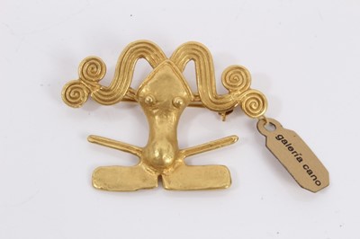 Lot 209 - Galleria Canó Columbian artefact gold plated ram head brooch