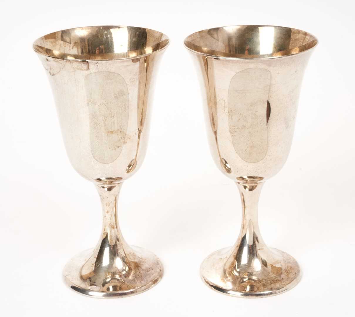 Lot 550 - Pair Gorham sterling silver wine goblets (13oz)