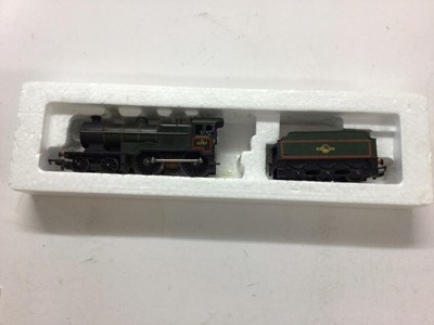 Lot 111 - Mainline 00 gauge locomotives 2301 Class 0-6-0 Dean Goods locomotive and tender lettered Great Western 2516, GWR green, 54156, 4-4-0 Class L1 locomotive and tender 31757, with BR lined livery and c...