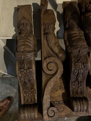 Lot 257 - Four antique carved oak brackets/spandrels with figure heads and carved foliate scrolls, together with an Italian musical table