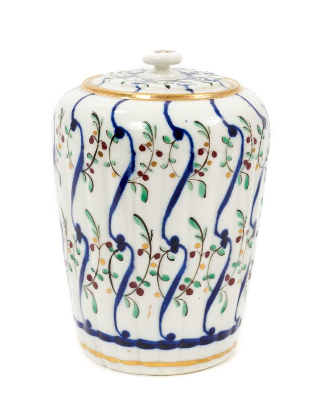 Lot 277 - A rare Flight Worcester tea canister and cover, circa 1785. Provenance; Roderick Jellicoe