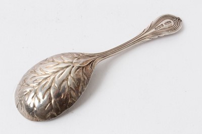 Lot 151 - Edwardian silver caddy spoon, with bowl in the form of a leaf, (Sheffield 1902), maker James Dixon & Sons, 10.8cm in length.