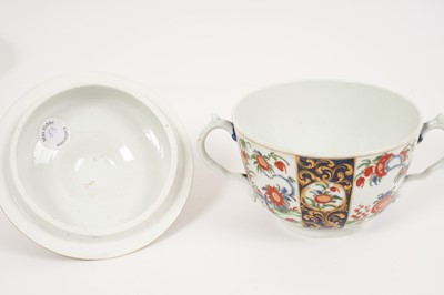 Lot 75 - A rare Worcester two handled bowl and cover, in the Rich Queen’s pattern, circa 1770