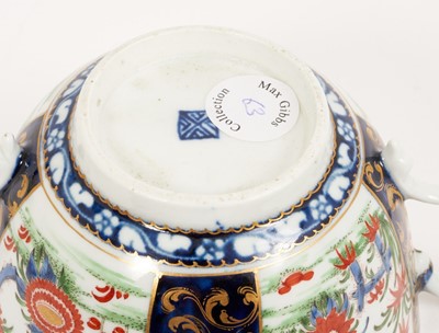Lot 304 - A rare Worcester two handled bowl and cover, in the Rich Queen’s pattern, circa 1770