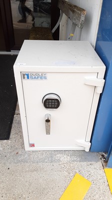 Lot 972 - Combination safe