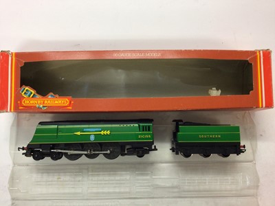 Lot 68 - Hornby OO gauge locomotives GWR lined green 4-4-0 County Class ' County of Denbigh'  locomotive and tender 3825, R584, SR 4-4-0 Limited Edition 747/2000 Schools Class V 'St Lawrence' locomotive and...