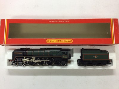 Lot 72 - Hornby OO gauge locomotives BR lined dark green 4-6-2 King Class 'King George II' locomotive and tender 6005, R303, BR lined dark green 4-6-2 'William Shakespeare' locomotive and tender 70004, R329...