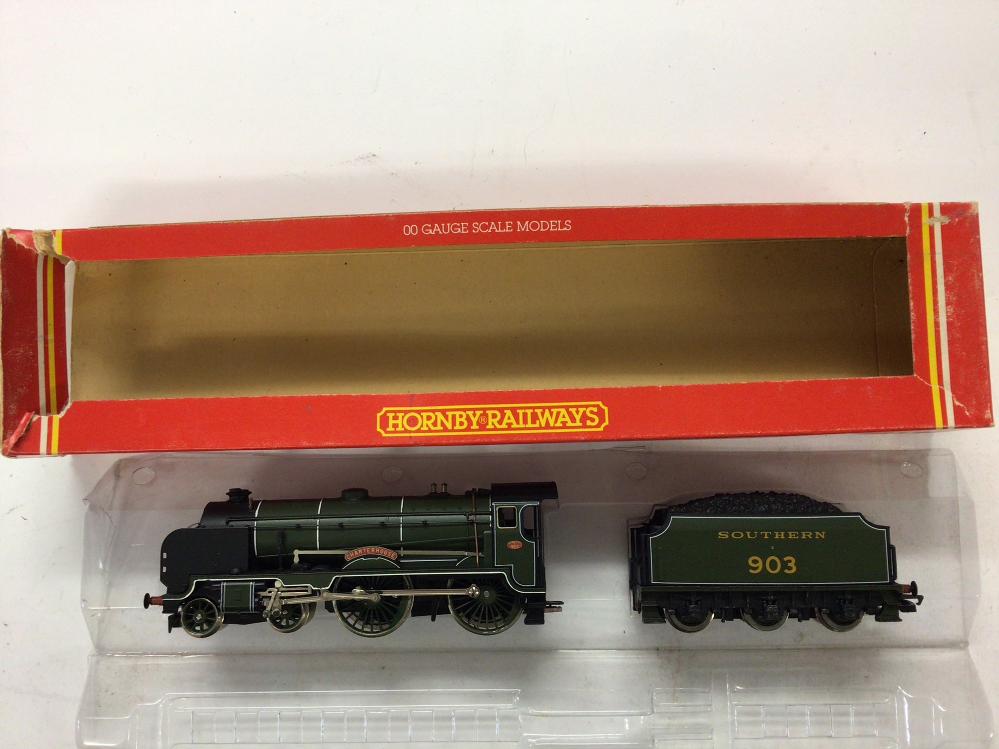 Lot 72 - Hornby OO gauge locomotives BR lined dark