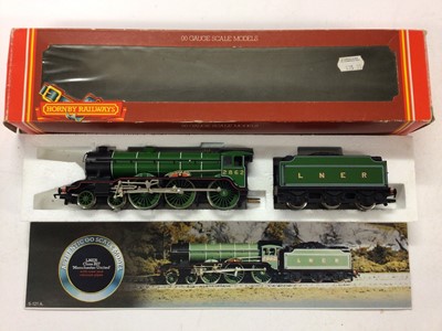 Lot 75 - Hornby OO gauge locomotives GWR lined green 4-6-0 Hall Class 'Kneller Hall ' locomotive and tender 5934, R761, LNER lined green 4-6-0 Class B17 'Manchester United' locomotive and tender 2862, R053,...