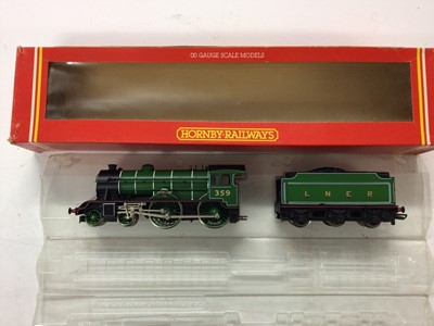 Lot 76 - Hornby OO gauge locomotives GWR lined green 4-6-0 Saint Class 'Saint Catherine' locomotive and tender 2918, R141, LNER lined green 4-4-0 'The Fitzwilliam' locomotive and tender 359, R859, GWR 2-8-0...
