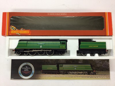 Lot 80 - Hornby OO gauge locomotives BR lined green 4-6-2 Class 7MT ' Morning Star' locomotive and tender 70021, R033, GWR lined green 4-6-0 King Class 'King Edward I' locomotive and tender 6024, R078, LMS...