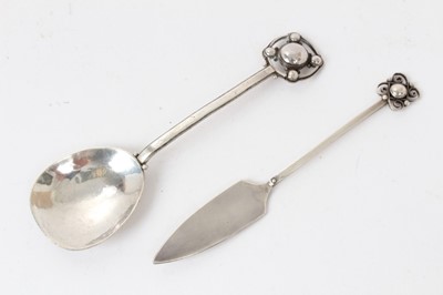 Lot 60 - Early 20th century Arts & Crafts silver spoon with planished bowl and applied rope twist decoration, together with a similar butter knife, both apparently unmarked (2).