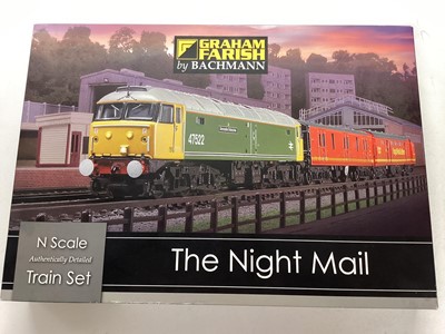 Lot 113 - Graham Farish by Bachman N gauge 'The Night Mail' Train Set including BR green Class 47 Diesel locomotive 'Doncaster Enterprise' 47522, BR Mk1 GUV and BR Mk1 TPO plus accessories, 370-130 plus 'Cou...