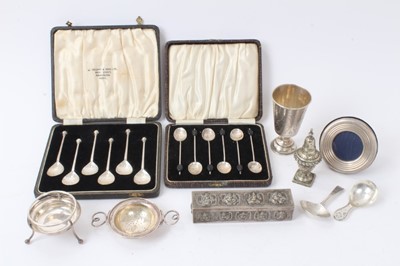 Lot 476 - Set of six George VI silver teaspoons in a fitted case (London 1938), maker William Suckling Ltd, a set of six silver bean end coffee spoons, two Georgian silver caddy spoons and other silver and w...