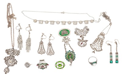 Lot 601 - Group of good quality antique paste set jewellery including Belle Époque silver pendant necklace, pair of similar screw back drop earrings, Georgian clasp