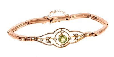 Lot 605 - Edwardian 9ct gold peridot and seed pearl bracelet