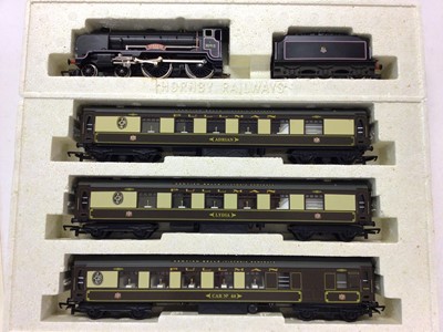 Lot 126 - Hornby OO gauge 'Kentish Belle'  limited edition 624/2000 train pack including BR 4-4-0 Schools Class locomotive 'Downside', 30912 two 1st Class Pullman Parlour cars 'Lydia' & 'Adrian' and 3rd Clas...