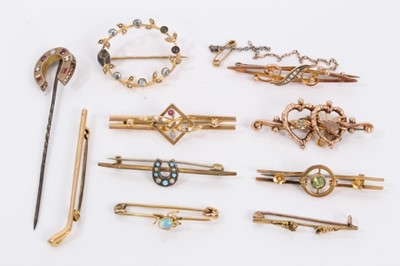 Lot 613 - Group of Victorian and Edwardian gold bar brooches and horseshoe stick pin