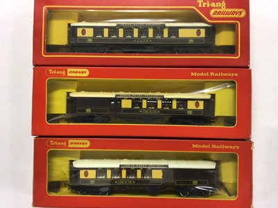 Lot 131 - Triang Hornby OO gauge South Wales Pullman cars 'Jane' (x2) & No.79 (x2) plus Hornby Pullman car 'Lucille' R229 & 'Mary' R228 plus BR 'Golden Arrow' Pullman cars (x2) R230, Triang Hornby Pullman pa...