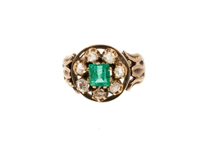 Lot 619 - Antique emerald and diamond cluster ring