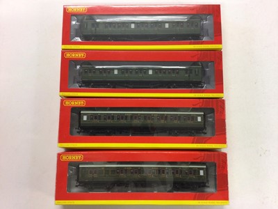 Lot 139 - Hornby OO gauge SR carriages including Maunsell R4297B & R4300A plus Ex LSWR corridor coaches R4719 & R4718 together with 4 wheel coach R4121 (x12), all boxed (16)