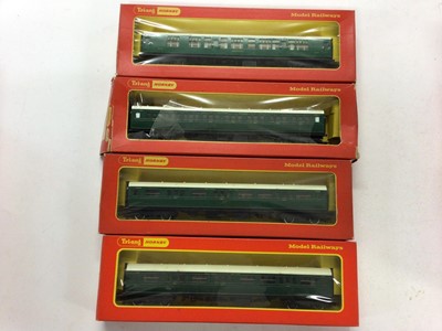 Lot 141 - Hornby OO gauge Southern Railways carriages including Brake coach R432 (x4), R431, Diesel Centre car R334 (x3), plus ten Triang Hornby rolling stock (18)