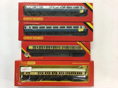 Lot 142 - Hornby OO gauge carriages including BR Mk3 1st Class coach R428 (x2), Triang Hornby Full Parcel Brake coach R425 (x4) plus other LMS, GWR rolling stock (15)