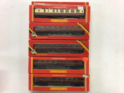 Lot 145 - Hornby OO gauge LMS carriages including Coronation Scot R422 (x2) & R423 (x2), Brake coaches R434 (x2), R475 (x3) & R4060 (x3), Composite coaches, R433 (x2), R474 (x5), & R4061 (x4) together with T...