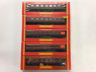 Lot 145 - Hornby OO gauge LMS carriages including Coronation Scot R422 (x2) & R423 (x2), Brake coaches R434 (x2), R475 (x3) & R4060 (x3), Composite coaches, R433 (x2), R474 (x5), & R4061 (x4) together with T...