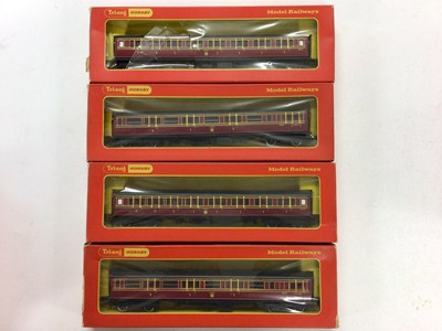 Lot 145 - Hornby OO gauge LMS carriages including Coronation Scot R422 (x2) & R423 (x2), Brake coaches R434 (x2), R475 (x3) & R4060 (x3), Composite coaches, R433 (x2), R474 (x5), & R4061 (x4) together with T...