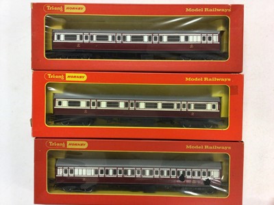 Lot 146 - Hornby OO gauge BR carriages including Centenary Composite coaches R4028 (x2) & R4029, Ex LMS & Ex LNER Brake coaches R443 (x2) & R410 (x3) and Composite coaches R442 (x5), R 447 (x2), R429, R409 (...