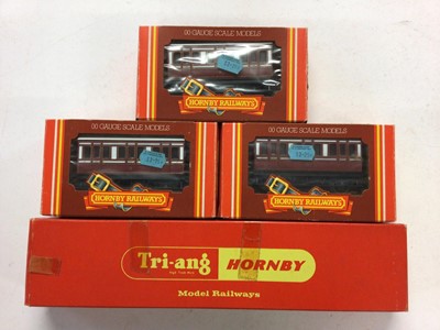 Lot 146 - Hornby OO gauge BR carriages including Centenary Composite coaches R4028 (x2) & R4029, Ex LMS & Ex LNER Brake coaches R443 (x2) & R410 (x3) and Composite coaches R442 (x5), R 447 (x2), R429, R409 (...