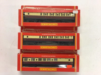 Lot 146 - Hornby OO gauge BR carriages including Centenary Composite coaches R4028 (x2) & R4029, Ex LMS & Ex LNER Brake coaches R443 (x2) & R410 (x3) and Composite coaches R442 (x5), R 447 (x2), R429, R409 (...