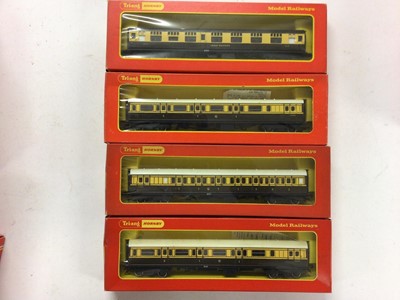 Lot 148 - Hornby OO gauge GWR carriages including Hawksworth R4502, R4503 & R4504, plus twenty one other coaches and Triang Hornby coaches R27 (x3), R743, R744 (x2). & R743A, all boxed (31)