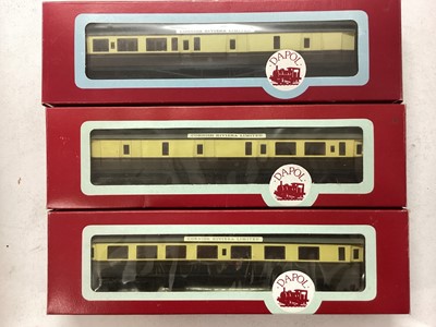 Lot 150 - Dapol OO gauge GWR Cornish Riviera Limited Coaches, plus selection of wagons (x25), all boxed (31)