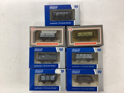 Lot 150 - Dapol OO gauge GWR Cornish Riviera Limited Coaches, plus selection of wagons (x25), all boxed (31)