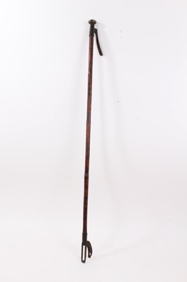 Lot 1482 - 19th century grained bamboo book grab, brass knop stamped C. Morris Patent, Leicester, 94cm long