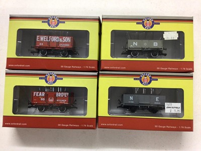 Lot 159 - Hornby OO gauge Top Link carriages including BR Mk1 Brake coach R450 (x2), Composite coach R445 (x2), Buffet R441 and Eastern Region Composite coach R4005, Thomas the Tank Engine carriages (x4) and...